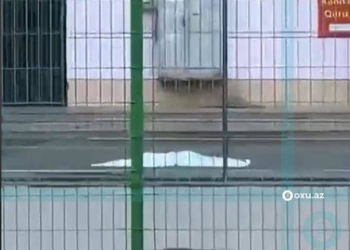 Bakıda 15 yaşlı qız özünü binadan atdı: Hadisə yerindən görüntülər - Video