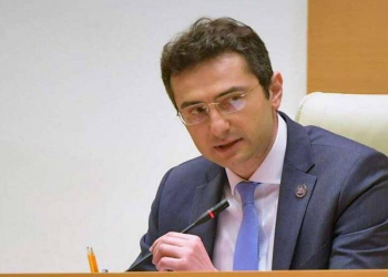 Gürcüstanın sabiq spikeri deputat mandatının ləğv olunmasını istəyir