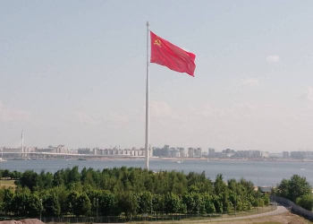 Rusiyada 180 metrlik SSRİ bayrağı qaldırıldı