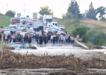 Sel Bakı-Şamaxı yolunu bərbad hala saldı - Video