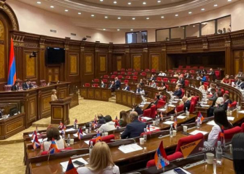Ermənistan müxalifəti delimitasiya prosesi ilə bağlı referendumun keçirilməsini tələb edir