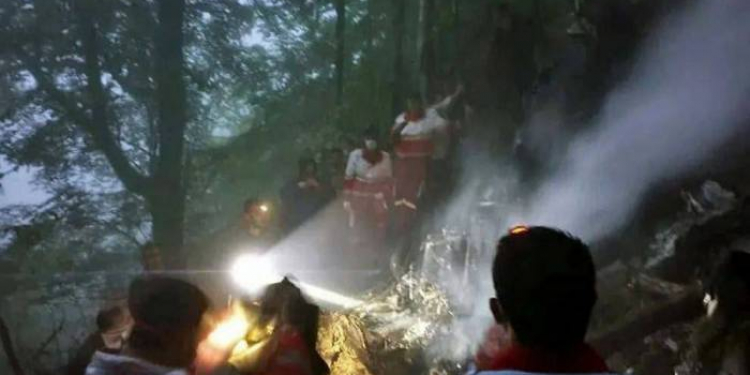 Reuters: Rəisinin helikopteri qəza nəticəsində tamamilə yanıb
