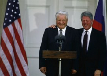 Klintonla Yeltsin Kremlin tualetində araq içib sərxoş olublar...