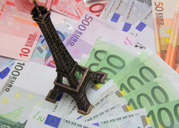Fransa iqtisadi artımın yavaşlaması səbəbindən xərcləri azaldır